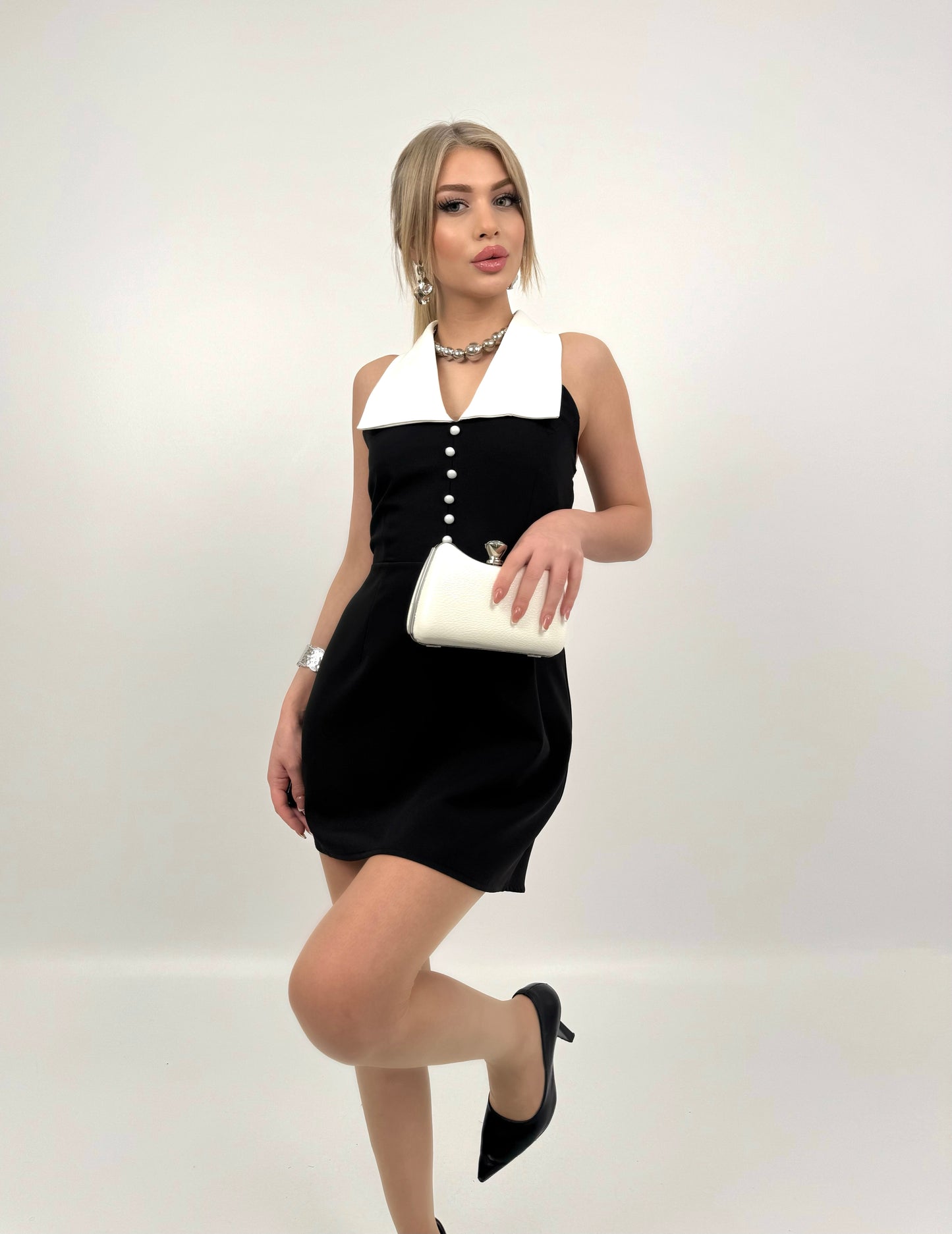 İnci Düğme Detaylı Sırt Dekolteli Mini Elbise